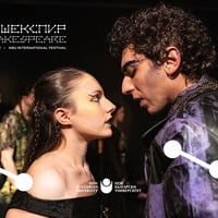 Плакат: „Целувайки Умирам“ театрален спектакъл (Следата Шекспир)