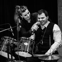 Плакат: Шоуто на @@