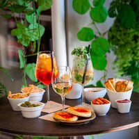 Плакат: HAPPY SUNDAY 🍸 20% OFF НАПИТКИ