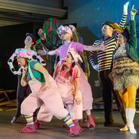 Плакат: ТРИТЕ ПРАСЕНЦА