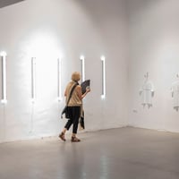 Плакат: Изложба “Може ли да чувстваш вместо мен” на Деница Милушева в Казанлък – 16.04-28.06.26