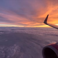 Плакат: Закуска в самолета, обяд в Европа, вечеря у дома: Изкуството на еднодневното бягство