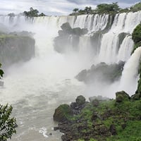 Плакат: Автомобилно пътешествие из 120 града в Латинска Америка с Валентин Дрехарски