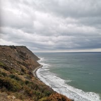 Плакат: „Ком-Емине“ с баща ми