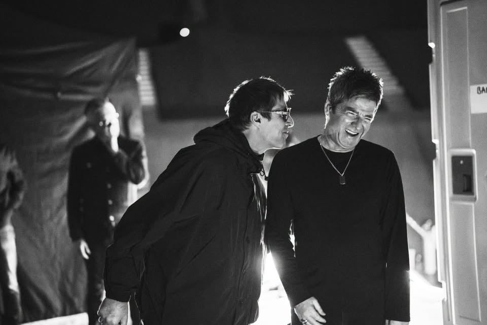 Плакат: OASIS: DON’T LOOK BACK IN ANGER
