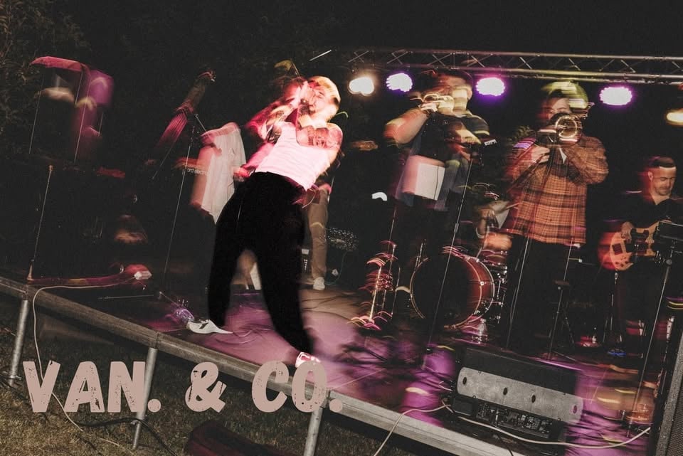 Плакат: Van. & Co.