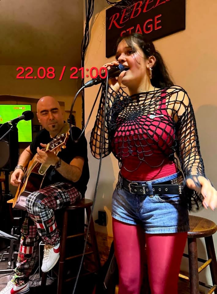 Плакат: ВИКИ И ИВО --- 22.08 --- 21:00 --- REBELS CLUB