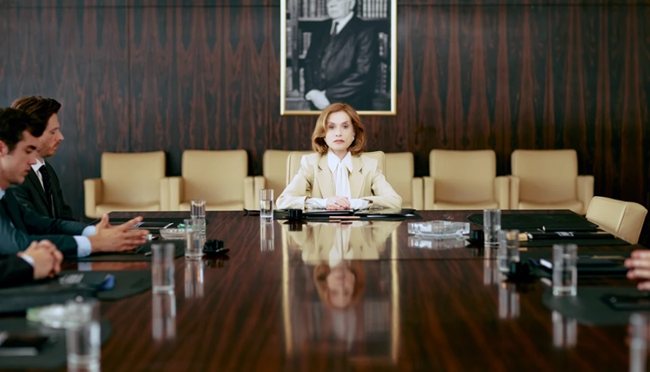 Плакат: НАЙ-БОГАТАТА ЖЕНА НА СВЕТА | THE RICHEST WOMAN IN THE WORLD |