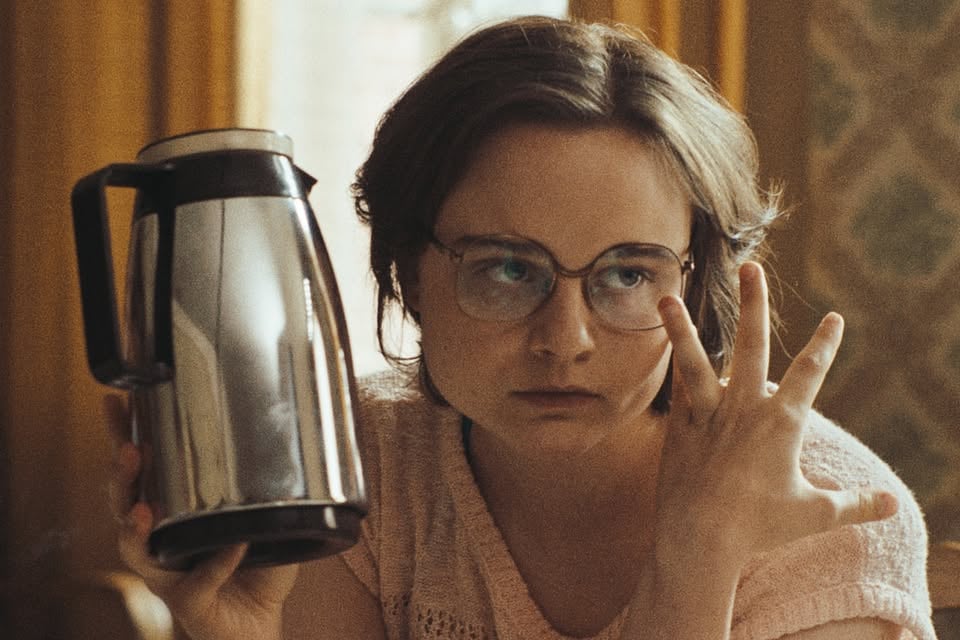 Плакат: ЗВУКЪТ ОТ ПАДАНЕТО | 30-ТИ МЕЖДУНАРОДЕН СОФИЯ ФИЛМ ФЕСТ |