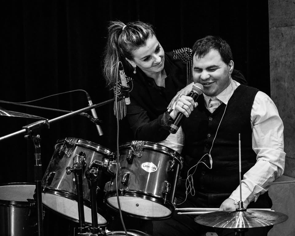 Плакат: Шоуто на @@