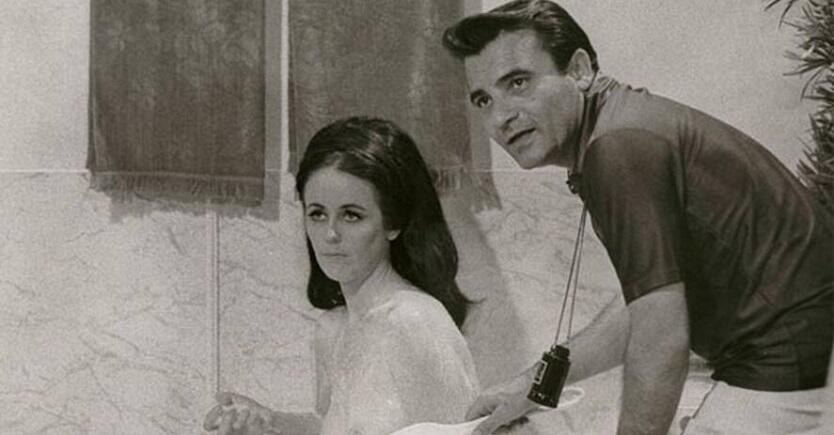 Плакат: ТАТКО СНИМА МРЪСНИ ФИЛМИ