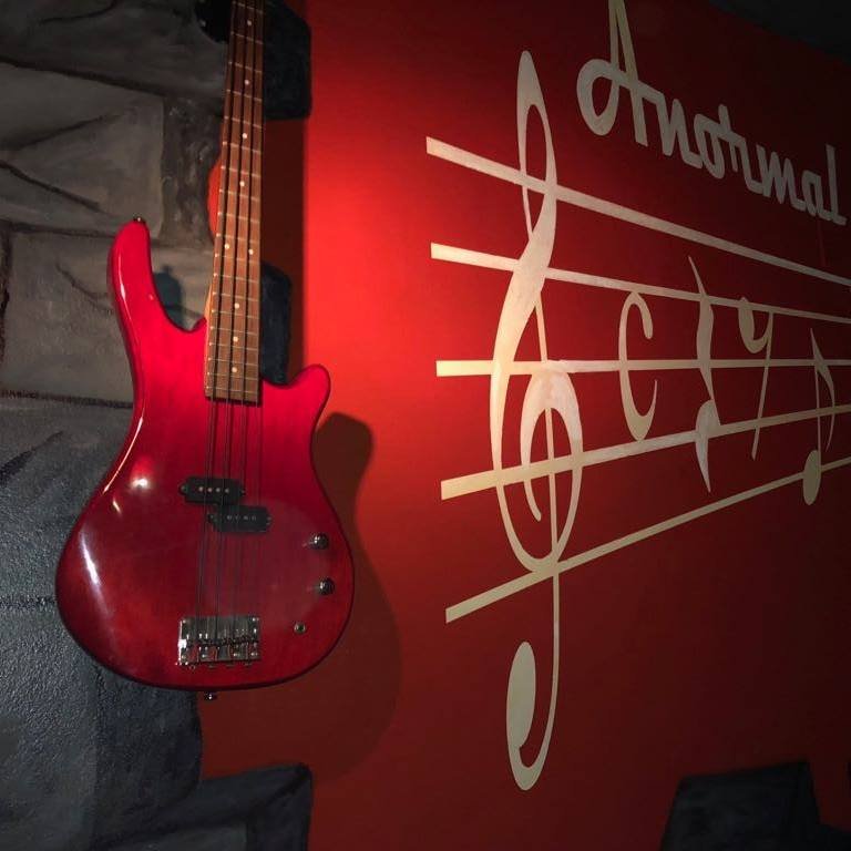Място: Anormal Bar