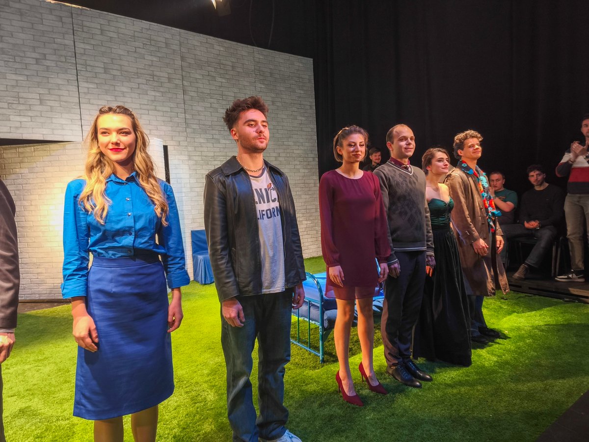 Плакат: СИНЯТА СТАЯ (16+) (IV-ти курс, клас проф. Здравко Митков) (до 16:15) (ТЕАТРАЛЕН МАРАТОН)