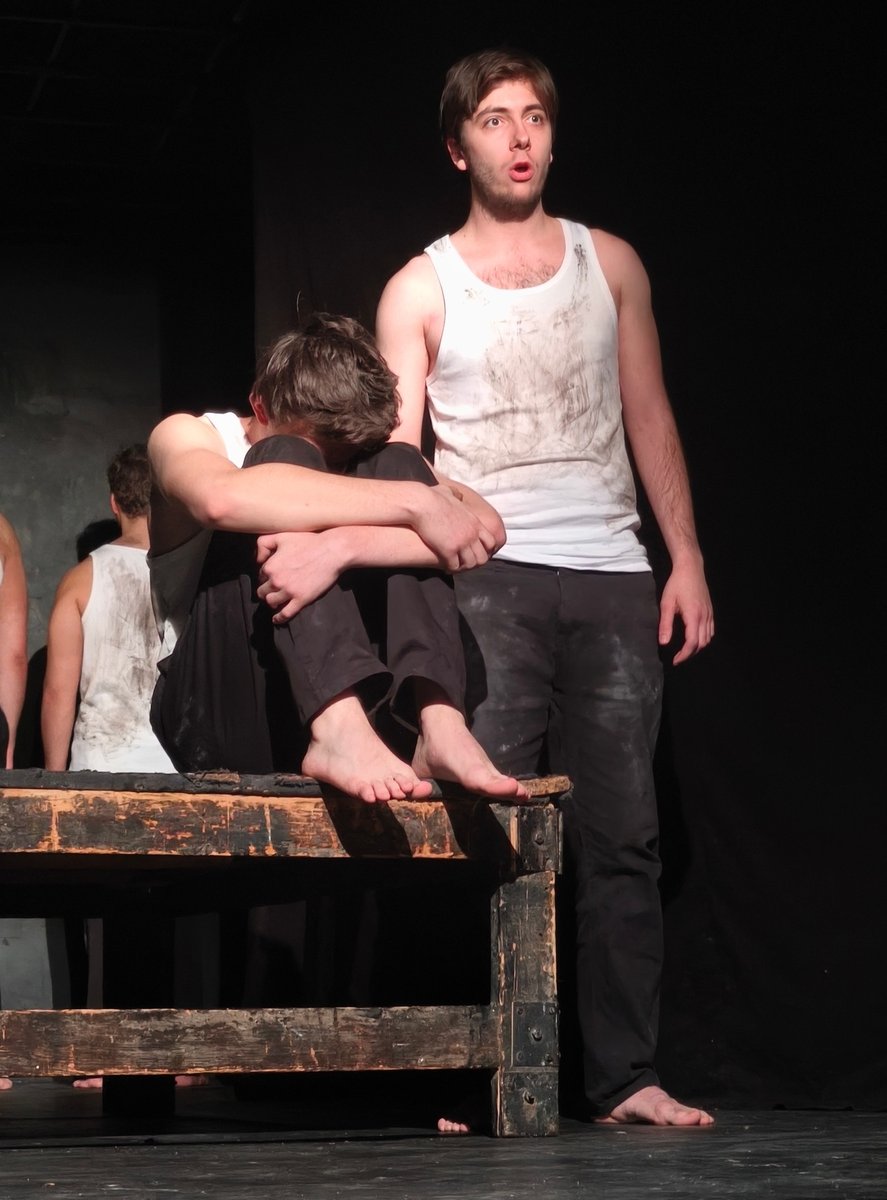 Плакат: НА КРАСОТАТА ПРОЛЕТТА (II-ри курс, клас доц. д-р Антон Угринов) (до 16:30) (ТЕАТРАЛЕН МАРАТОН)