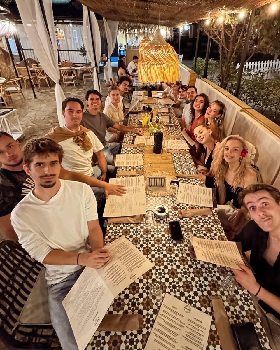 Плакат: (Б)ЛУДНИЦА – МУЗИКАЛНА ВЕЧЕР (IV-ти курс, клас проф. Здравко Митков) (до 00:00) (ТЕАТРАЛЕН МАРАТОН)