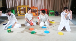 Плакат: УСМИХНИ СЕ