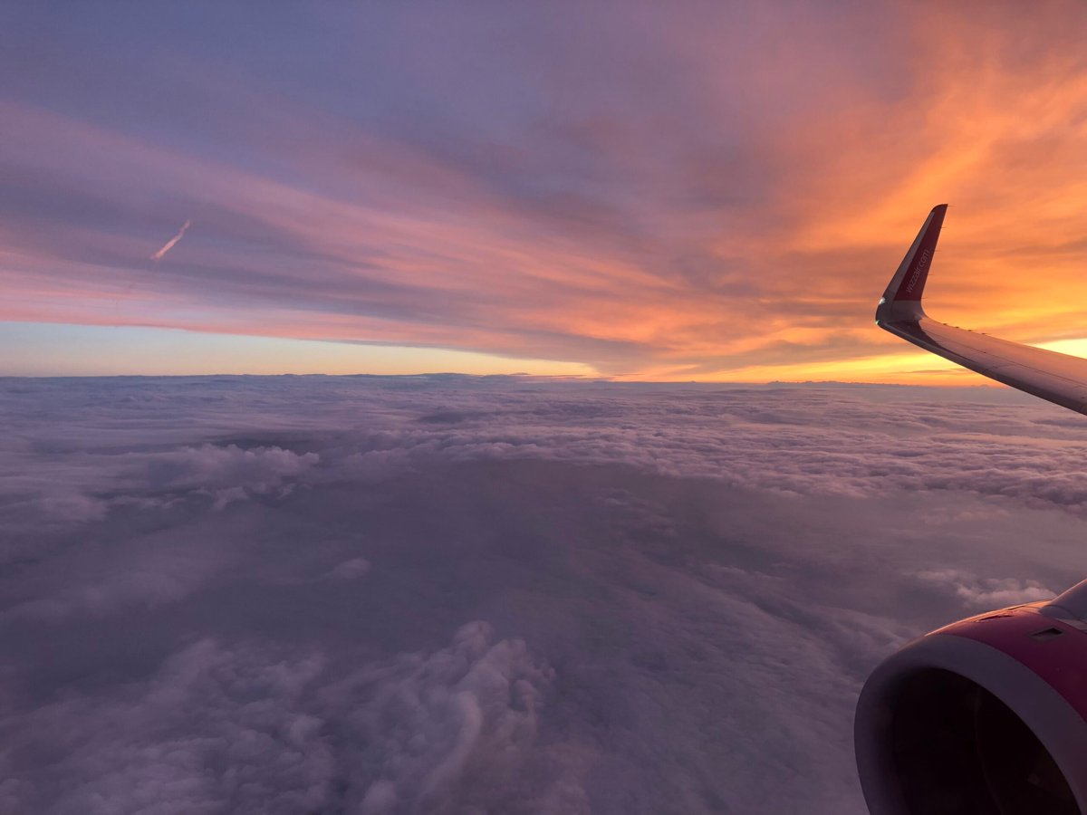 Плакат: Закуска в самолета, обяд в Европа, вечеря у дома: Изкуството на еднодневното бягство